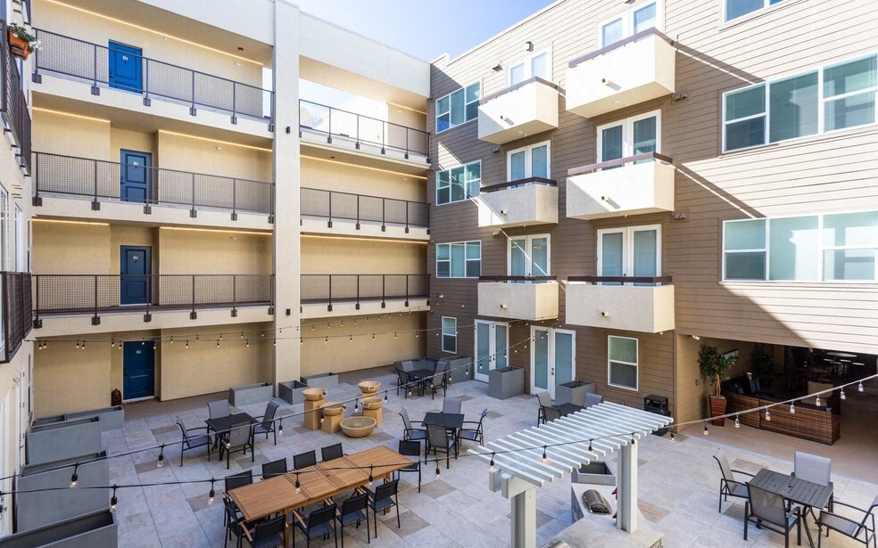 THE BRIDGES AT VICTORIAN SQUARE