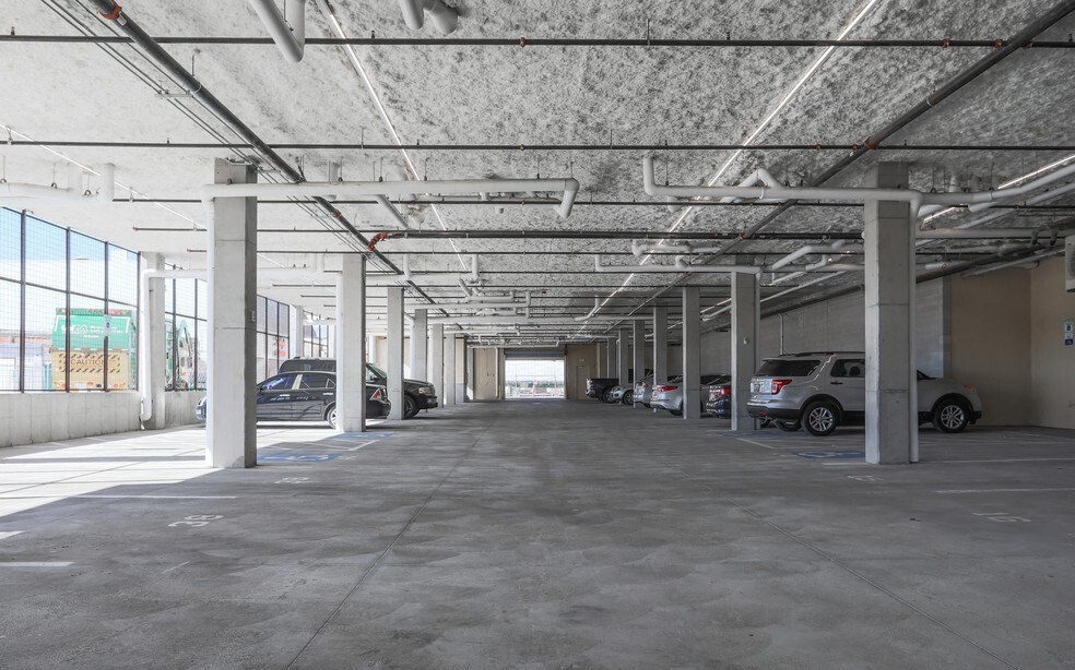 THE BRIDGES AT VICTORIAN SQUARE