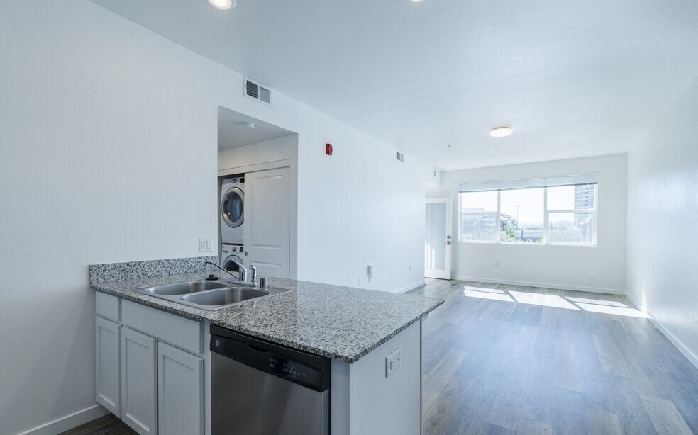 THE BRIDGES AT VICTORIAN SQUARE