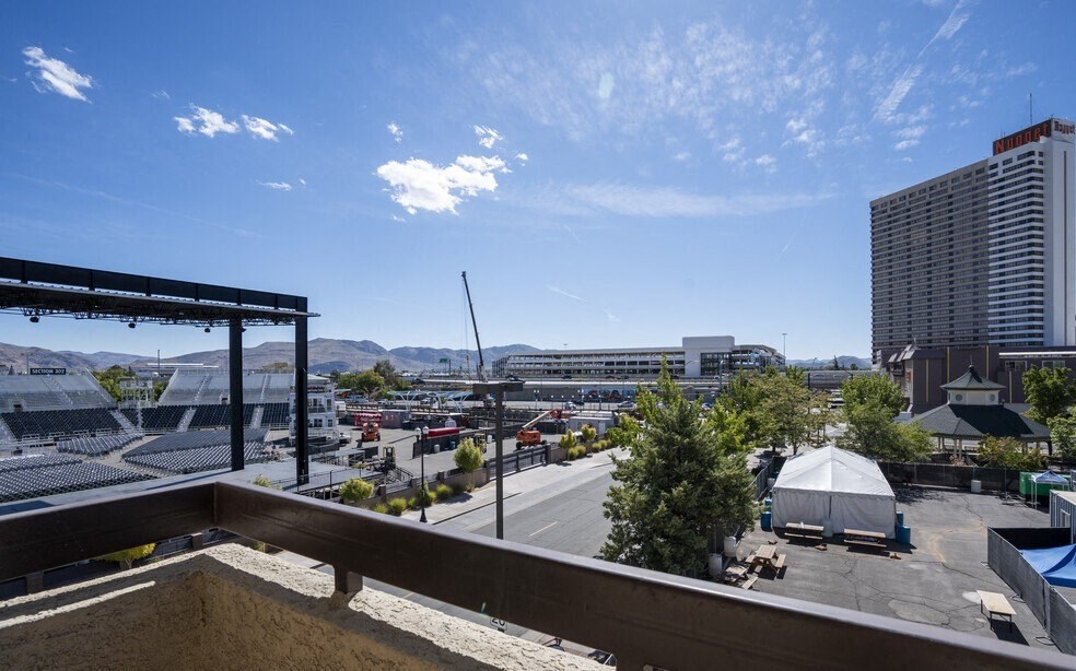 THE BRIDGES AT VICTORIAN SQUARE