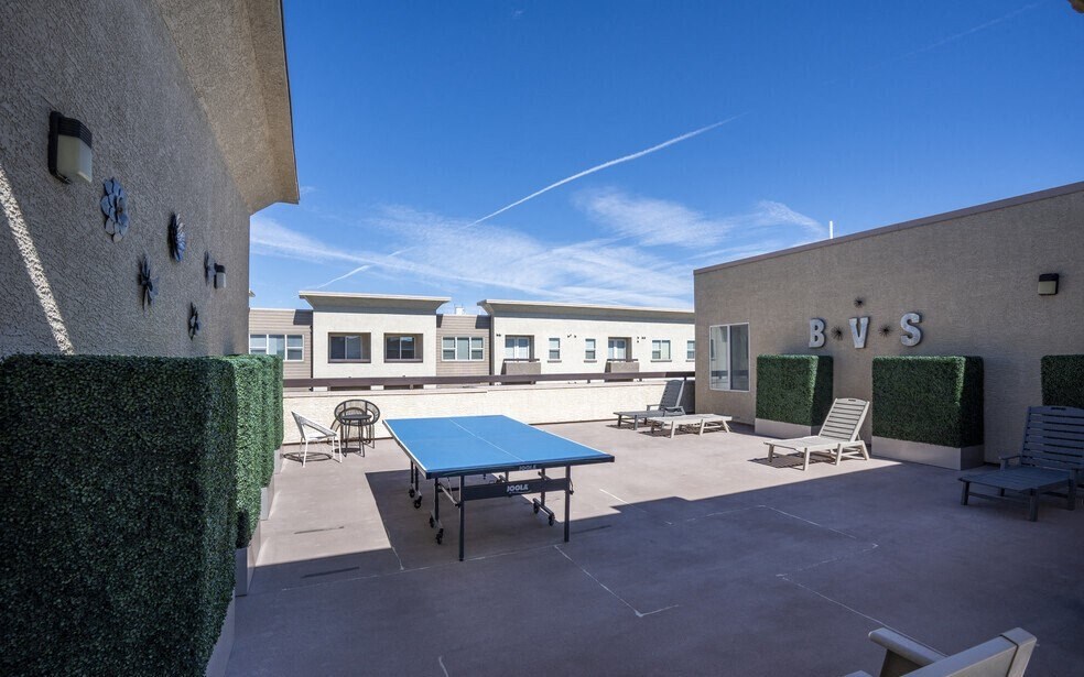 THE BRIDGES AT VICTORIAN SQUARE