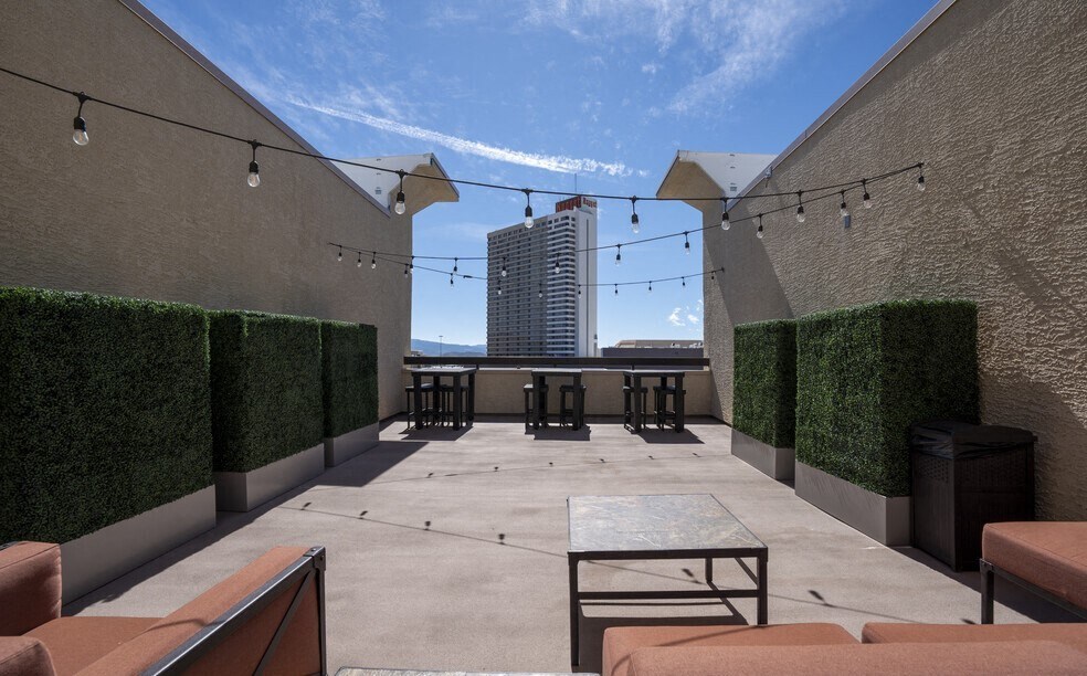 THE BRIDGES AT VICTORIAN SQUARE