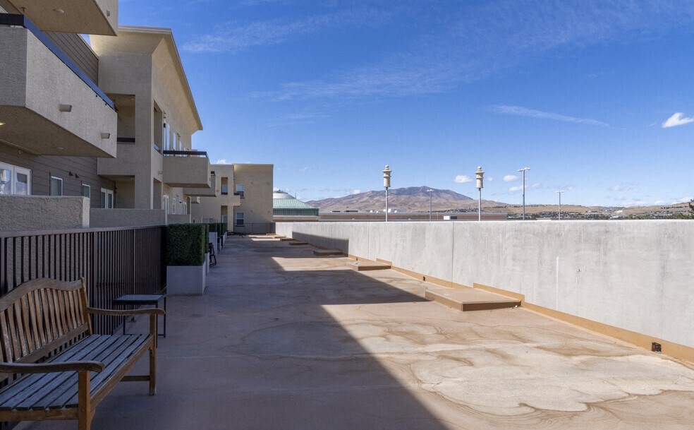 THE BRIDGES AT VICTORIAN SQUARE