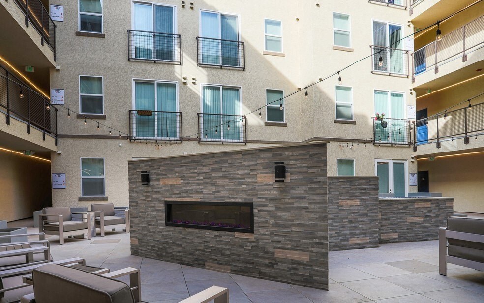 THE BRIDGES AT VICTORIAN SQUARE