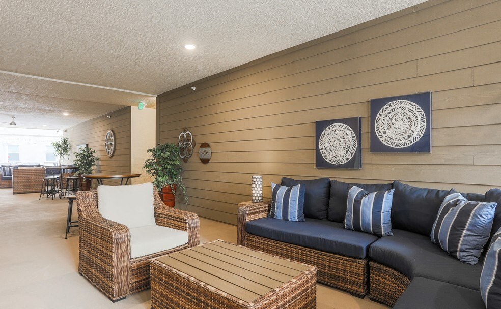 THE BRIDGES AT VICTORIAN SQUARE