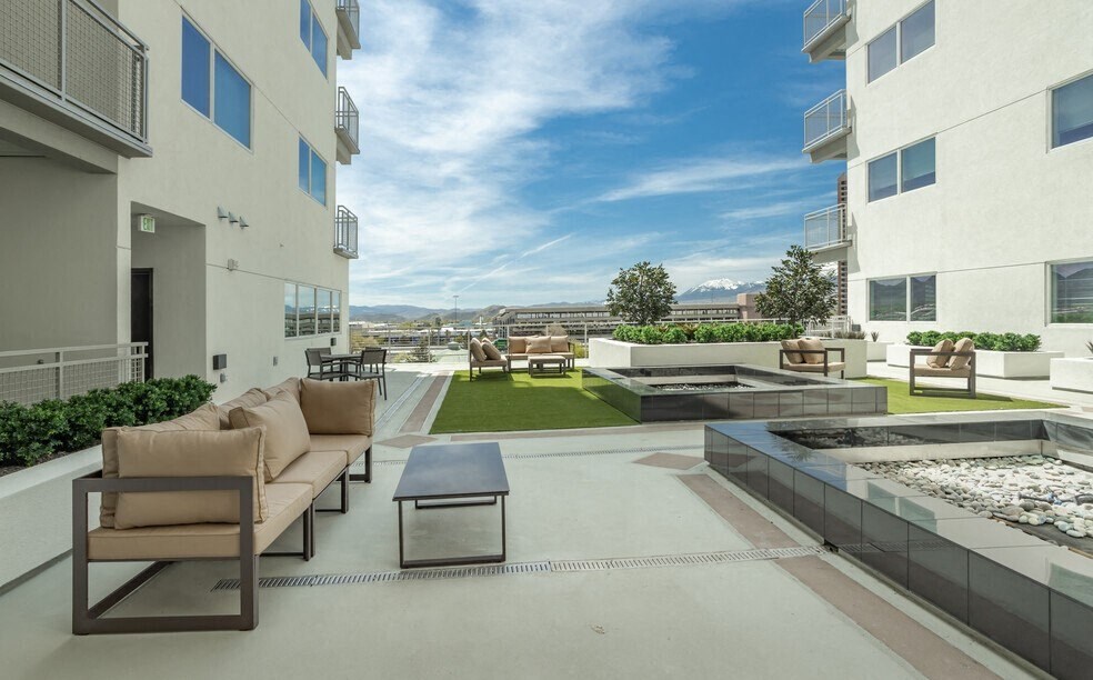 an outdoor patio with chairs and tables and a fountain