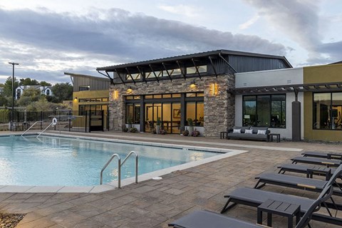 The Retreat Luxury Apartments & Townhomes