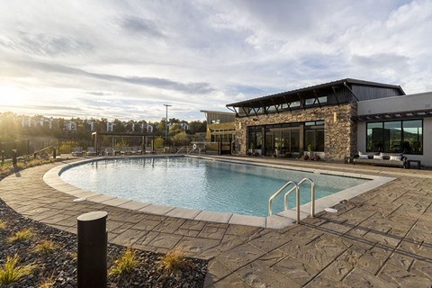 The Retreat Luxury Apartments & Townhomes