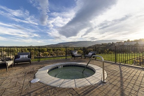 The Retreat Luxury Apartments & Townhomes