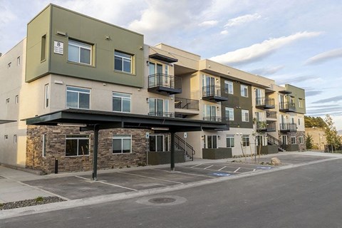 The Retreat Luxury Apartments & Townhomes