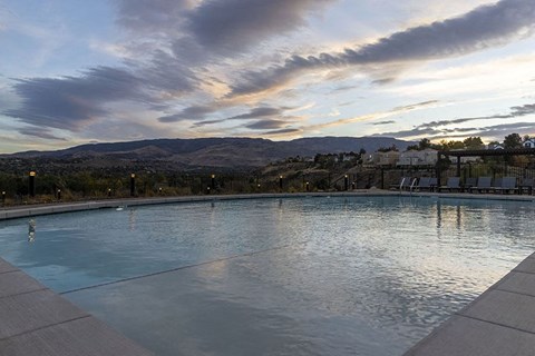 The Retreat Luxury Apartments & Townhomes