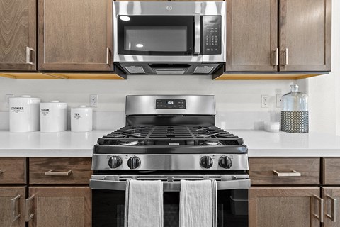 The Retreat Luxury Apartments & Townhomes