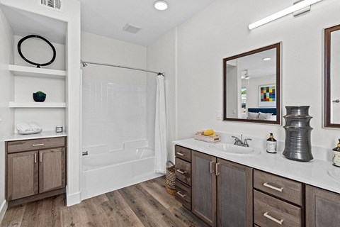 The Retreat Luxury Apartments & Townhomes