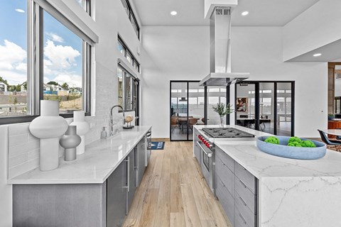 The Retreat Luxury Apartments & Townhomes