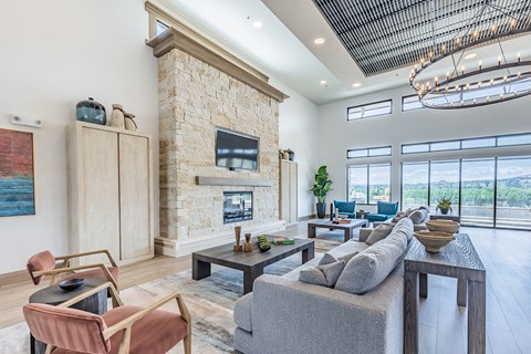 The Retreat Luxury Apartments & Townhomes