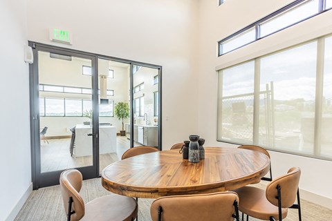 The Retreat Luxury Apartments & Townhomes