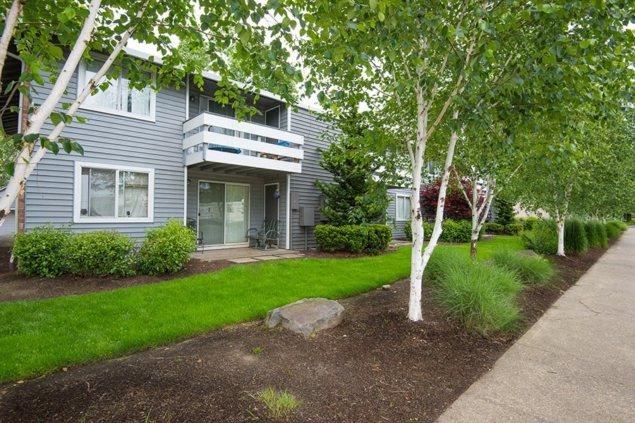 East Portland Apartments- Township Eastside- Landscaping with Building Balconies and Sidewalk Access