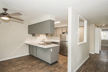 kitchen and dining area  - Photo Gallery 8