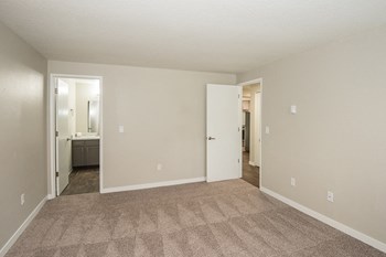 bedroom with bathroom and carpet  - Photo Gallery 12