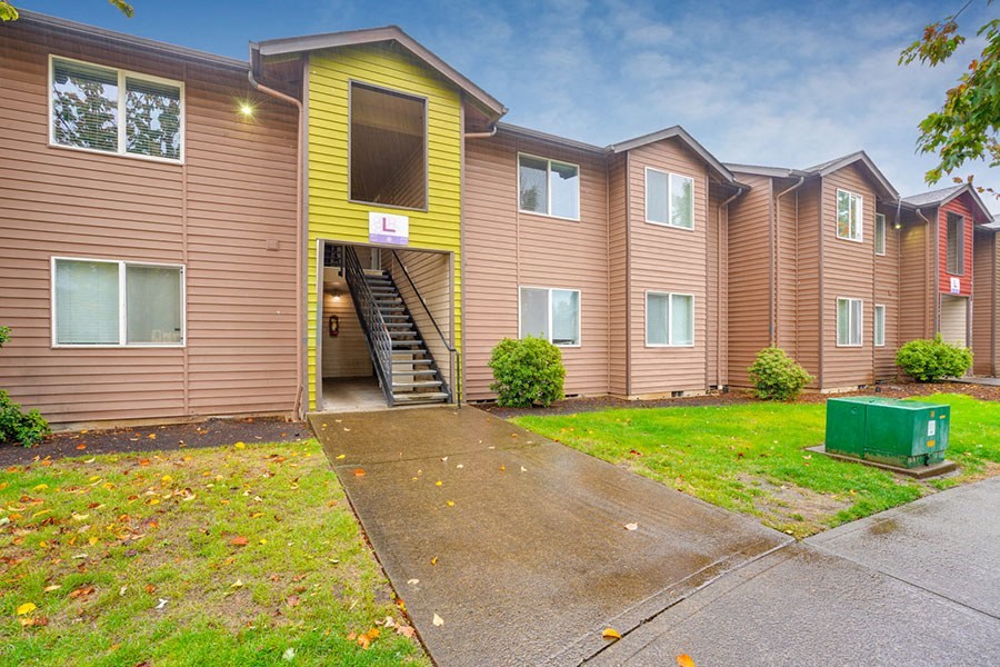 Exterior of building with landscape at TOWNSHIP Apartments, CANBY, OR 97013