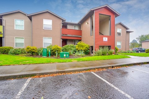 Exterior view of building with parking at TOWNSHIP Apartments, CANBY, Oregon