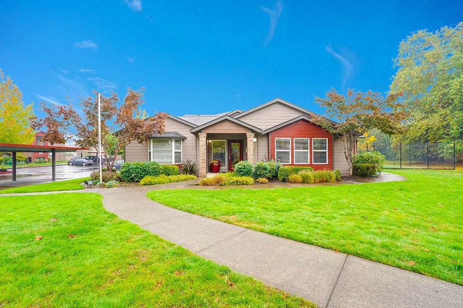Lush Landscaping at TOWNSHIP Apartments, CANBY, OR 97013