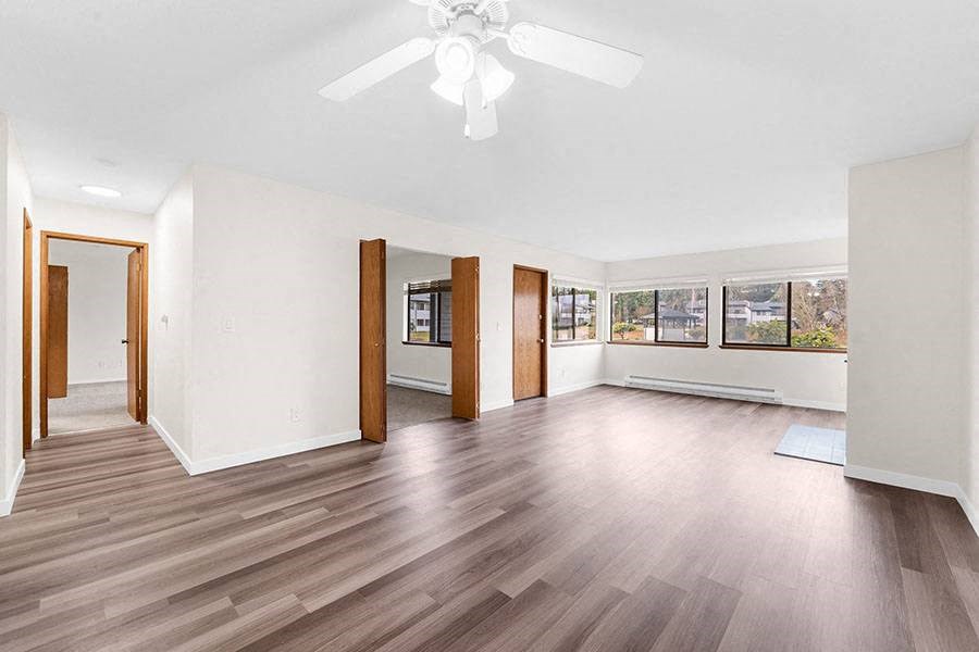 Living area with widnows