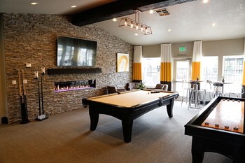 High Rock game room with billiards - Photo Gallery 6