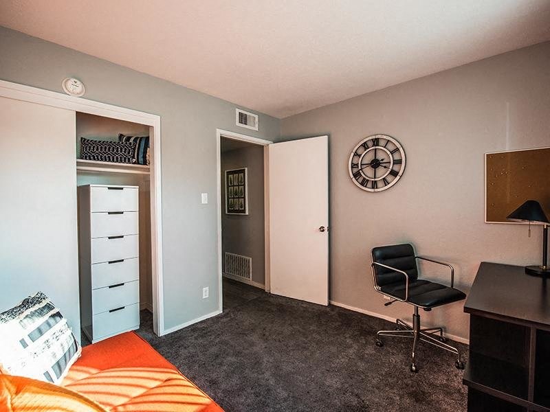 The Eleven Hundred guest room closet space