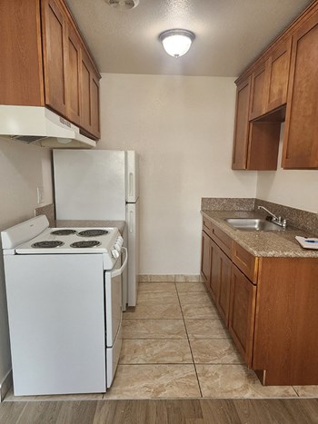 Kitchen with appliances - Photo Gallery 6