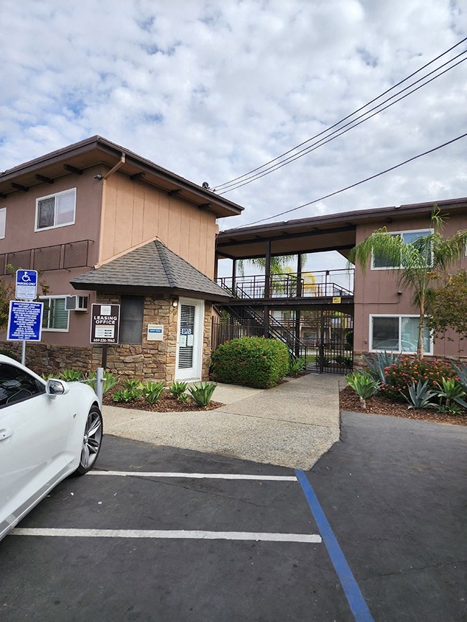 Parking by buildings