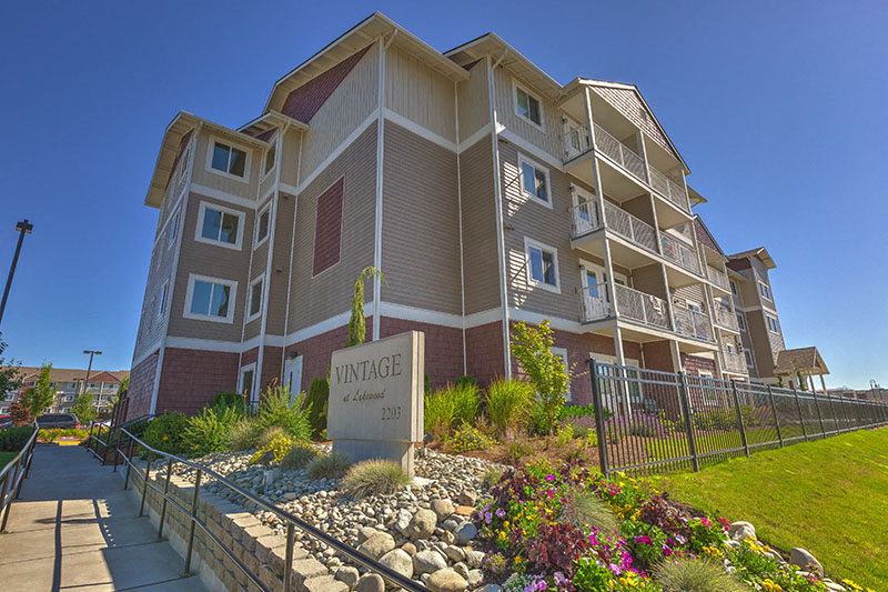 Sign and Building at VINTAGE AT LAKEWOOD SENIORS Apartments, Marysville