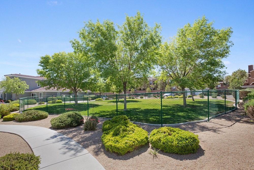 Courtyard Green Space at VINTAGE AT SEVEN HILLS 55+ COMMUNITY, Henderson, NV 89052