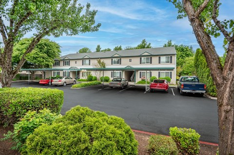 Exterior Landscape at Vancouver Mall Apartments, Vancouver, WA, 98662