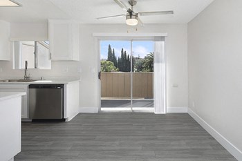 Kitchen near dining with patio door - Photo Gallery 2