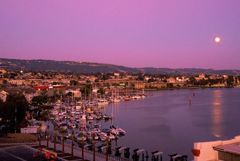 city skyline clubhouse seating l Orion Apartments in Oakland - Photo Gallery 5