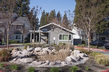 Leasing office near landscape - Photo Gallery 5