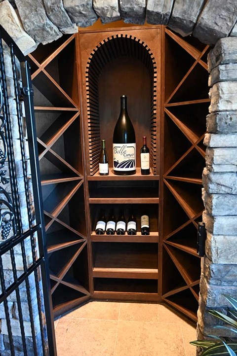 Room with wine Bella on Canyon Apartments in Puyallup Wa