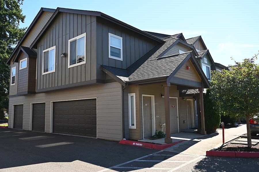 Exterior building view with garages Bella on Canyon Apartments in Puyallup Wa