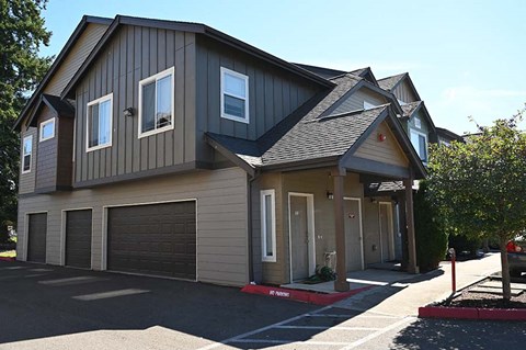 Exterior building view with garages Bella on Canyon Apartments in Puyallup Wa