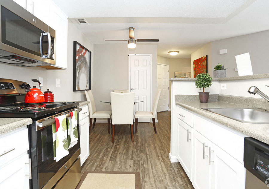 Kitchen and Dining Area Apartments For Rent at Bella Vista at Hilltop Richmond CA 94806