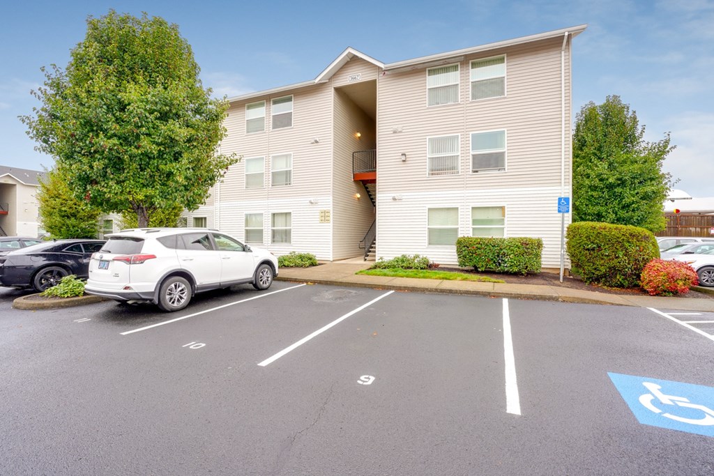 Street at THE VILLAGE Apartments, KEIZER, Oregon