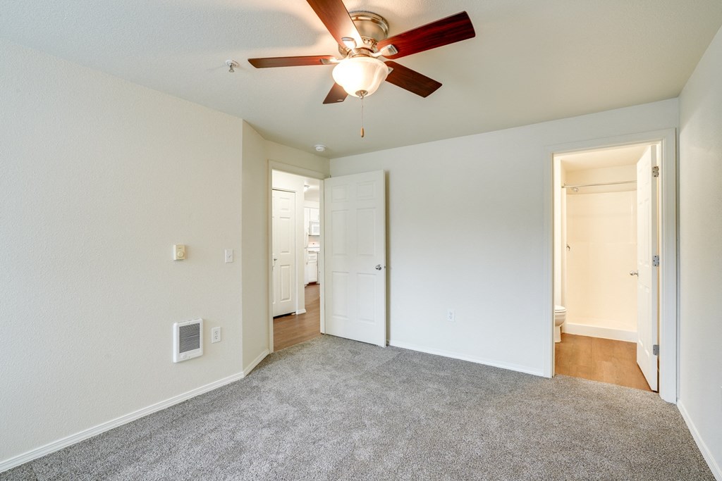Unfurnished room at THE VILLAGE Apartments, Oregon