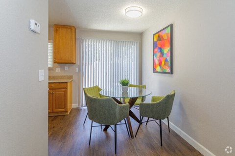 Furnished Dining Area |  Westwood Apartments in Davis, CA 95616