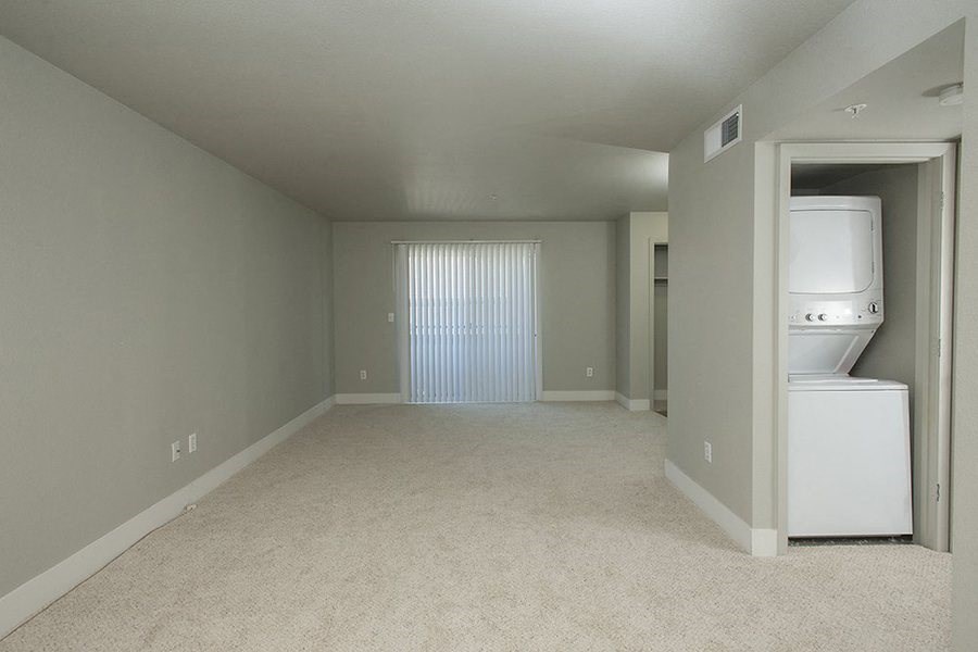 4x2 Townhouse Living room