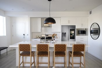 Full kitchen view with island - Photo Gallery 2