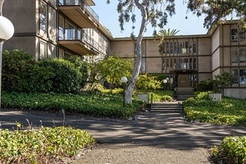Exterior view of building with landscape - Photo Gallery 2