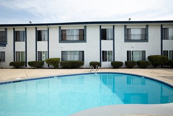 Pool near buildings - Photo Gallery 5