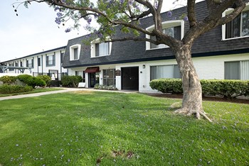 Exterior building with landscape - Photo Gallery 2