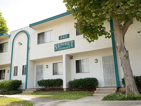 325 E BRADLEY AVENUE 2 Beds Apartment for Rent